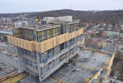 5   szalunki samowznoszace trzonu przy betonowaniu